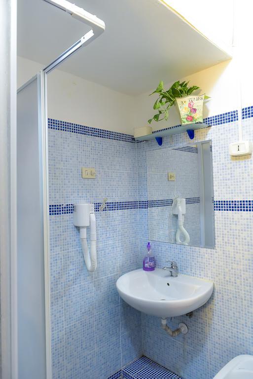 Pensionat Casa Vacanza Frendy - Free Airport Transportation On Arrival If You Book An Of Minimum 3 Nights And 6 People