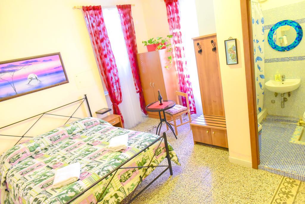 Casa Vacanza Frendy - Free Airport Transportation On Arrival If You Book An Of Minimum 3 Nights And 6 People Pensionat Rom