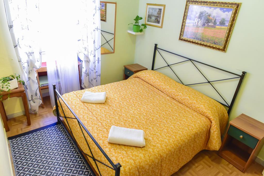 Pensionat Casa Vacanza Frendy - Free Airport Transportation On Arrival If You Book An Of Minimum 3 Nights And 6 People Rom
